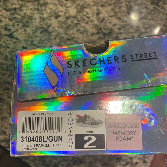 Skechers Little Kids Sz 2 “Sparkling Shot” - Picture 2 of 2